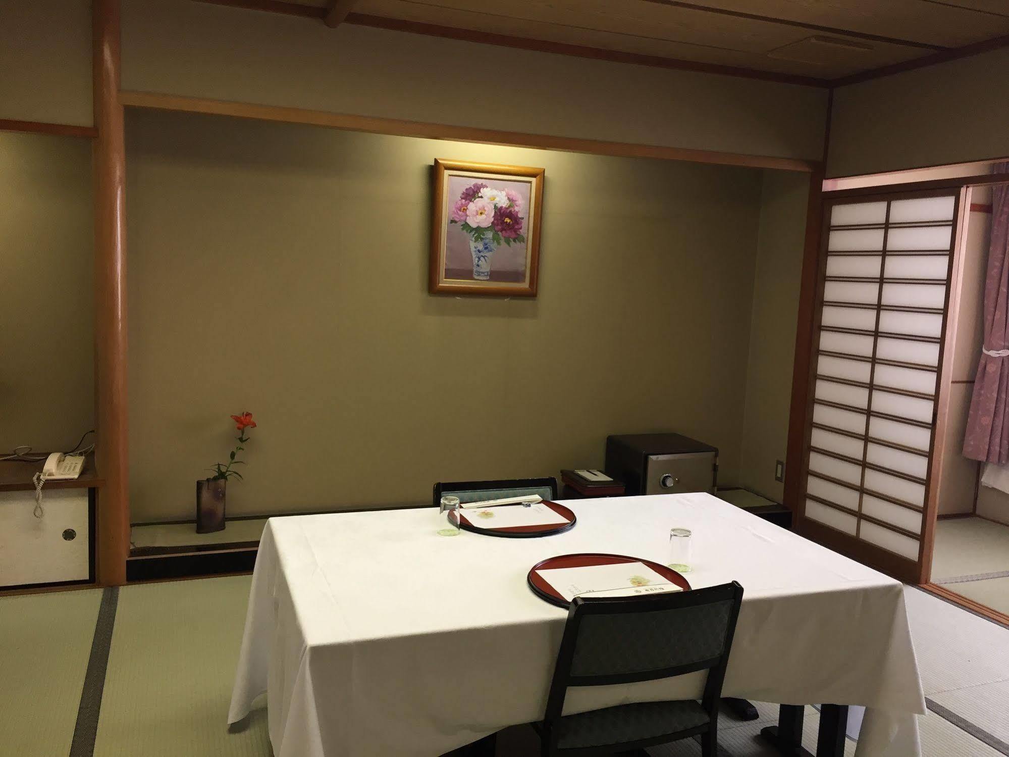 广岛 世罗别馆酒店 外观 照片
